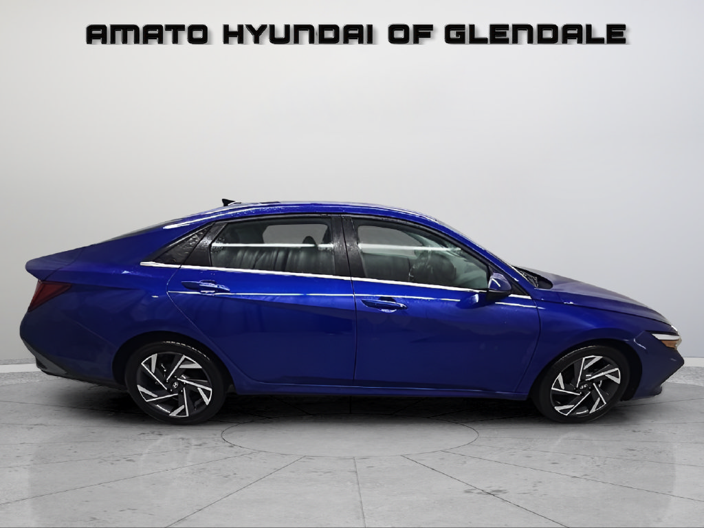 Certified 2025 Hyundai Elantra Limited FWD image 7