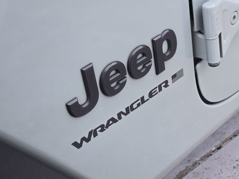 Used 2023 Jeep Wrangler Unlimited Sport AWD/4WD image 12