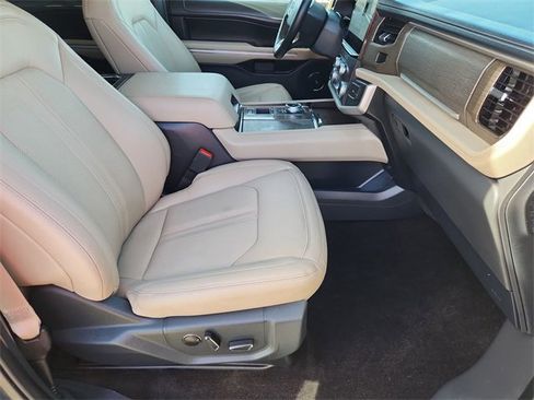 Used 2022 Ford Expedition Max Limited image 28