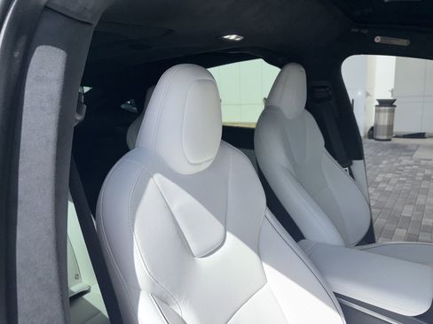 Used 2023 Tesla Model X Plaid image 9