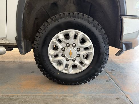 Used 2021 Chevrolet Silverado 2500 LT w/ Z71 Off-Road Package AWD/4WD image 12