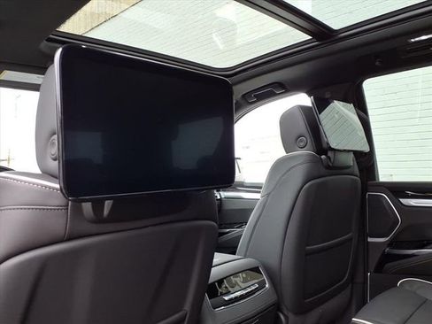 New 2026 Cadillac Escalade Luxury w/ LPO, Radiant Package image 7