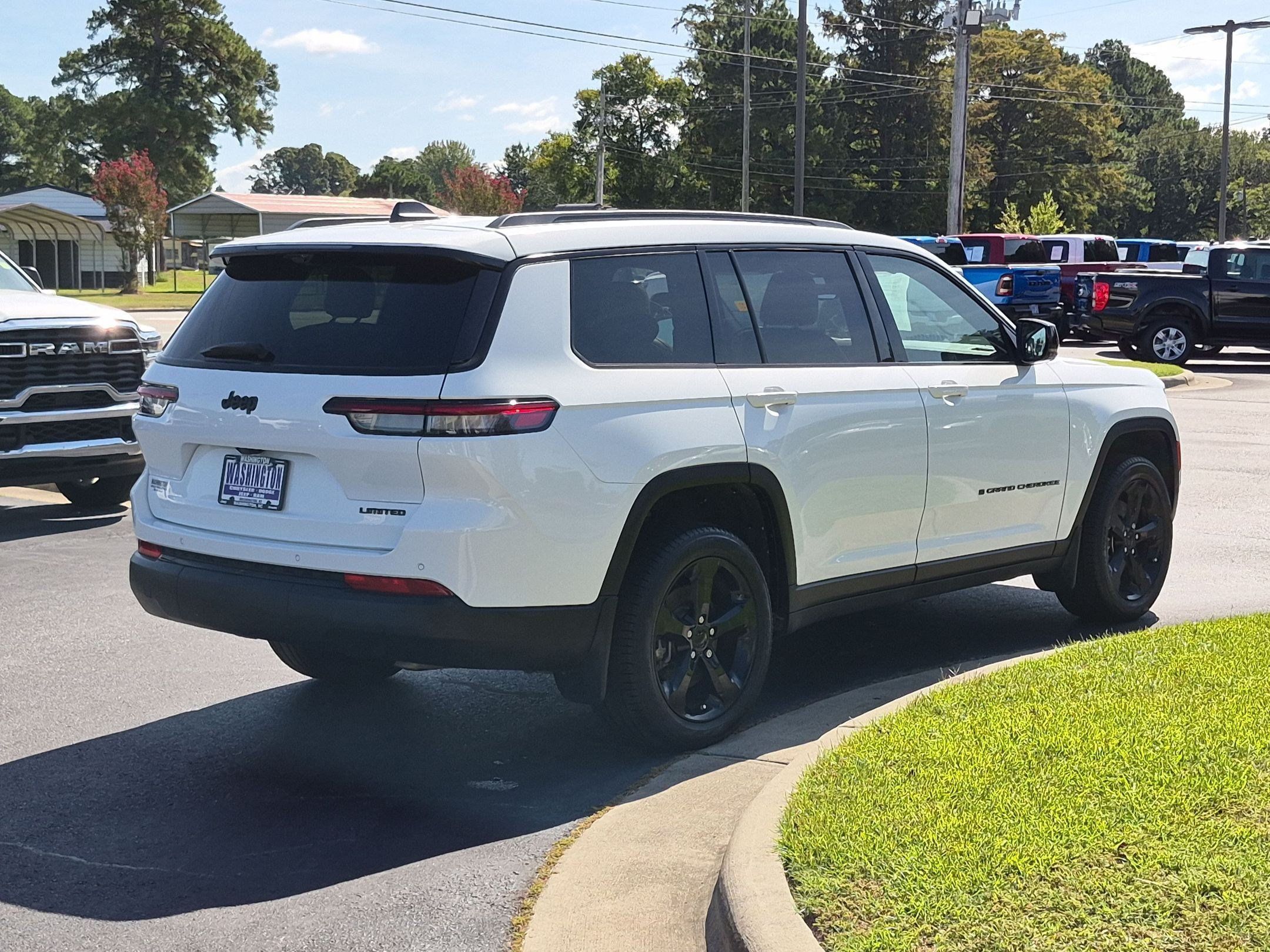 Used 2025 Jeep Grand Cherokee L Limited w/ Luxury Tech Group II RWD image 5