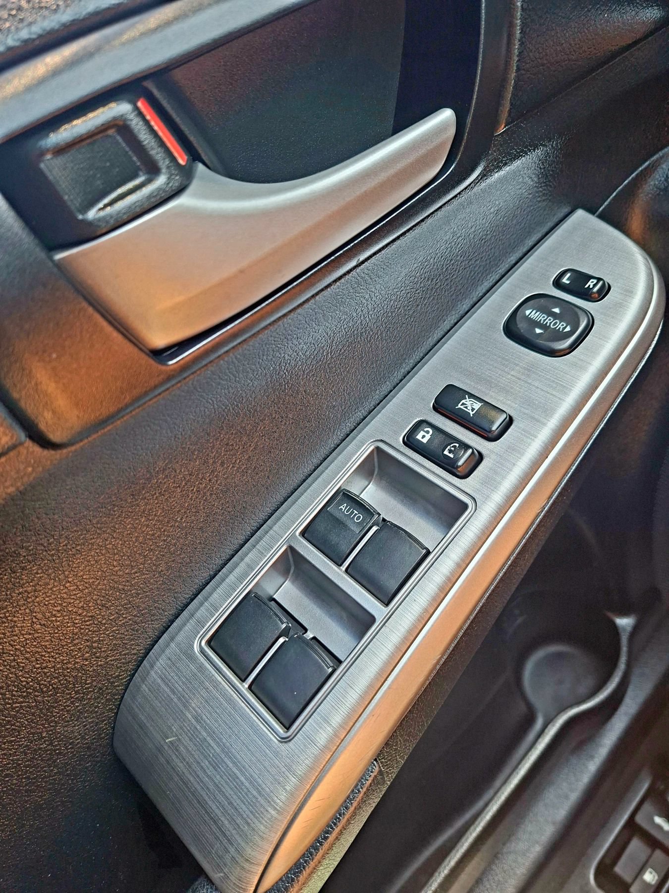 Used 2014 Toyota Camry SE FWD image 27