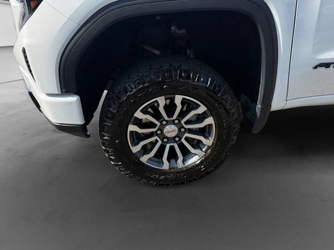 Used 2023 GMC Sierra 1500 AT4 w/ AT4 Preferred Package AWD/4WD image 9