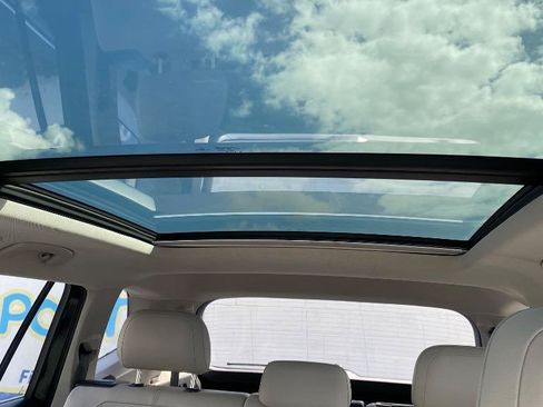 Used 2020 Volkswagen Tiguan SE w/ Panoramic Sunroof Package FWD image 34