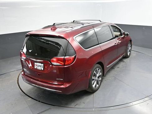 Used 2017 Chrysler Pacifica Limited FWD image 35
