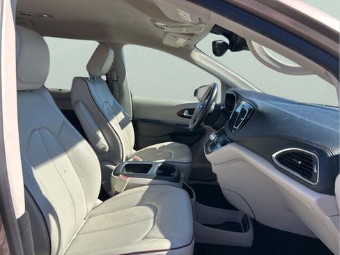 Certified 2017 Chrysler Pacifica Limited w/ Advanced Safetytec Group image 33