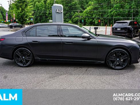 Used 2023 BMW 740i w/ Parking Assistance Package RWD image 9