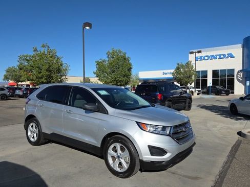 Used 2017 Ford Edge SE FWD image 3
