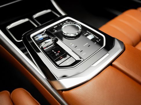 Used 2023 BMW i7 xDrive60 image 49