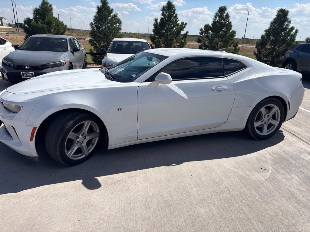 Used 2017 Chevrolet Camaro LT RWD image 4