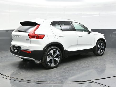 Used 2025 Volvo XC40 B5 Core AWD/4WD image 7