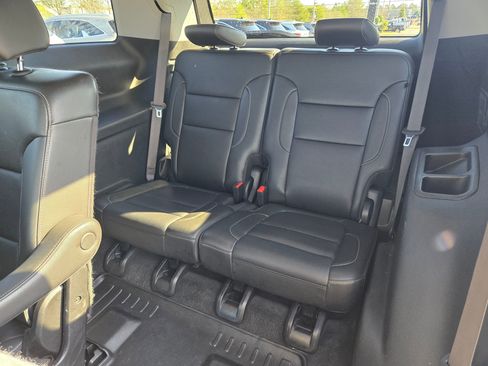 Used 2023 GMC Acadia SLT image 33