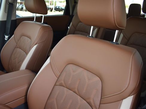 New 2026 Nissan Pathfinder Platinum FWD image 28