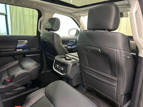 Used 2025 Ford Expedition Platinum image 23