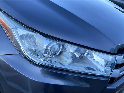 Used 2018 Toyota Highlander LE image 26
