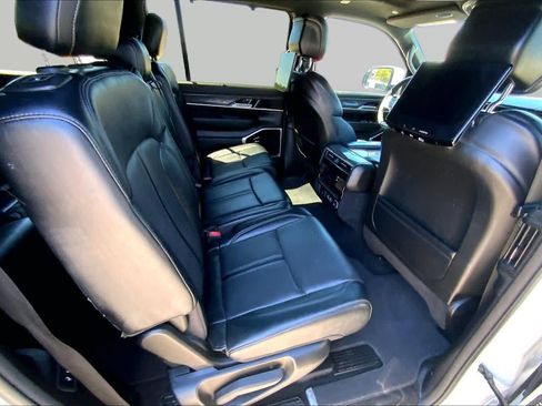 Used 2022 Jeep Wagoneer Series III w/ Premium Group I AWD/4WD image 19