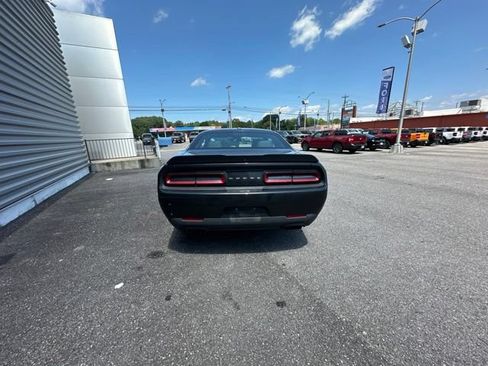 Used 2019 Dodge Challenger R/T w/ Driver Convenience Group RWD image 8