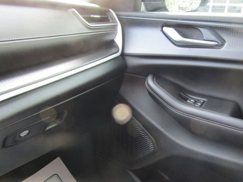 Used 2023 Jeep Grand Cherokee Altitude AWD/4WD image 21