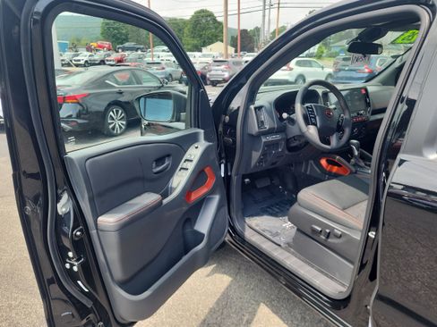 New 2026 Nissan Frontier PRO-4X w/ Tow Package AWD/4WD image 10