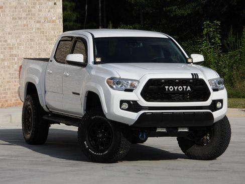 Used 2021 Toyota Tacoma SR5 RWD image 21