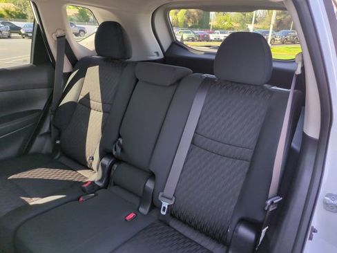 Used 2017 Nissan Rogue SV FWD image 29