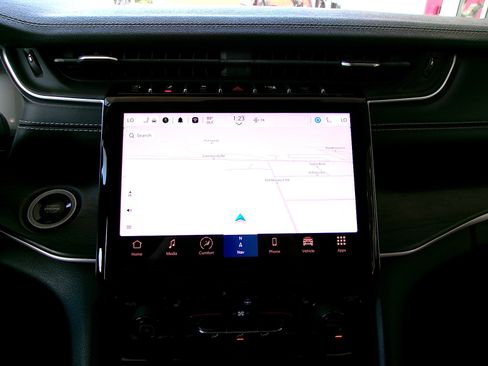 Used 2022 Jeep Grand Cherokee L Limited RWD image 16
