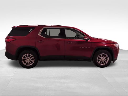 Used 2021 Chevrolet Traverse LT image 2