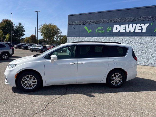 Used 2022 Chrysler Pacifica Touring-L FWD image 2