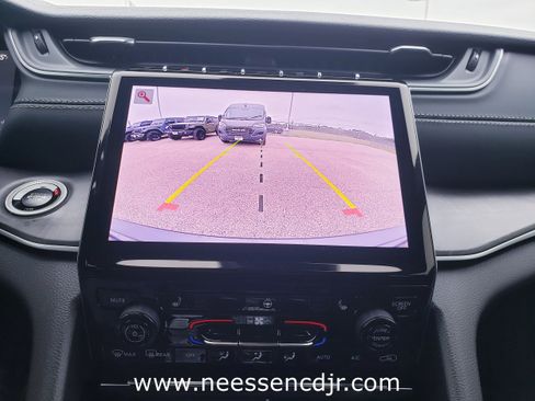 New 2025 Jeep Grand Cherokee Limited image 33