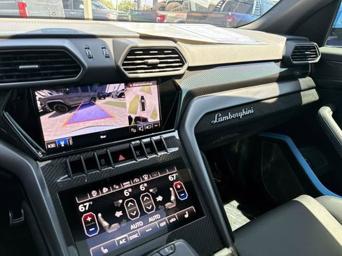 Used 2024 Lamborghini Urus Performante AWD/4WD image 27