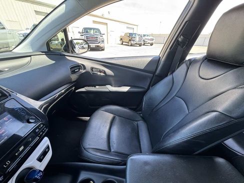 Used 2017 Toyota Prius Two w/ Prius Two Safety Plus Package FWD image 33