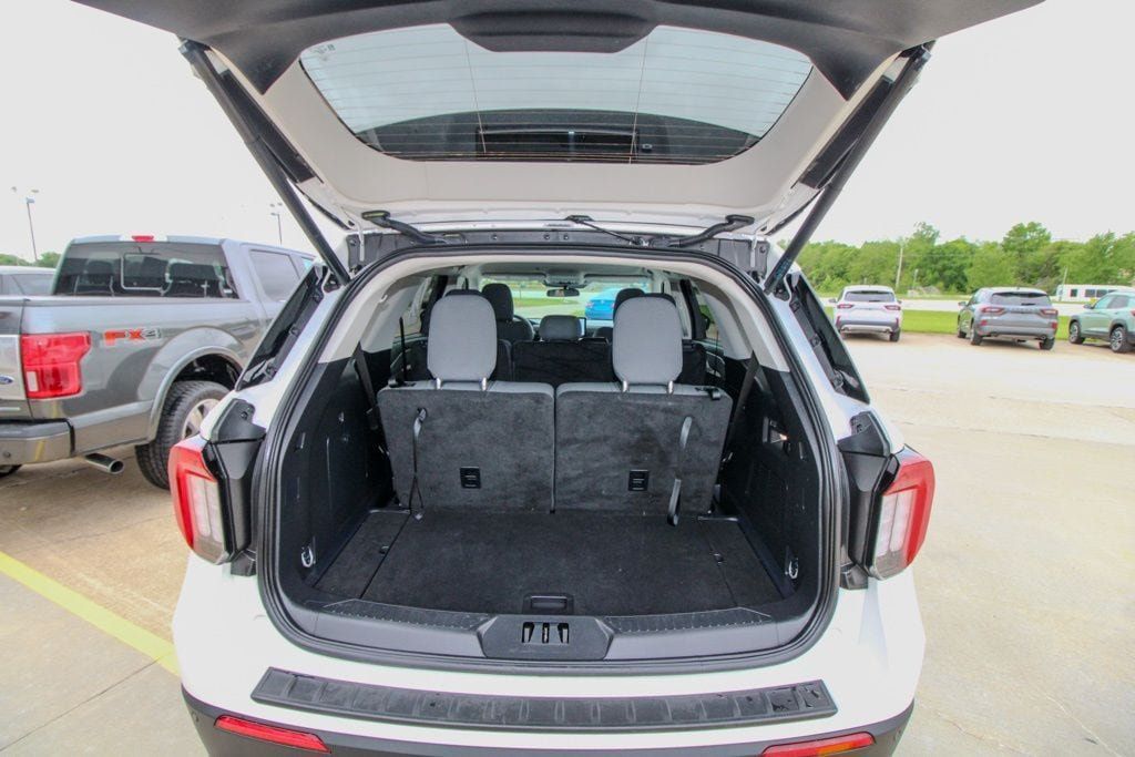 Used 2025 Ford Explorer Active AWD/4WD image 5
