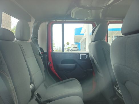 Used 2024 Jeep Gladiator Sport AWD/4WD image 10