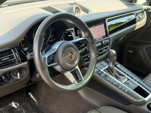 Used 2020 Porsche Macan AWD/4WD image 10