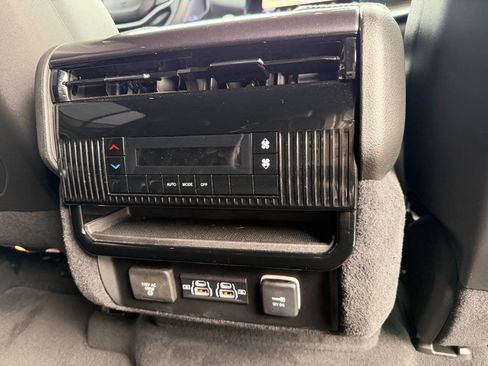 Used 2022 Jeep Wagoneer Series I AWD/4WD image 21
