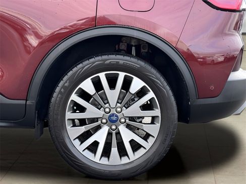 Used 2021 Ford Escape Titanium image 39