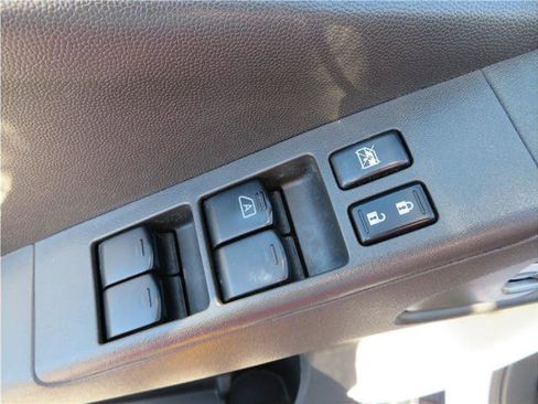 Used 2012 Nissan Frontier PRO-4X image 11