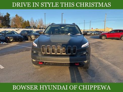Used 2016 Jeep Cherokee Trailhawk w/ Comfort/Convenience Group image 11