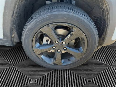 Certified 2023 Jeep Grand Cherokee Altitude image 26