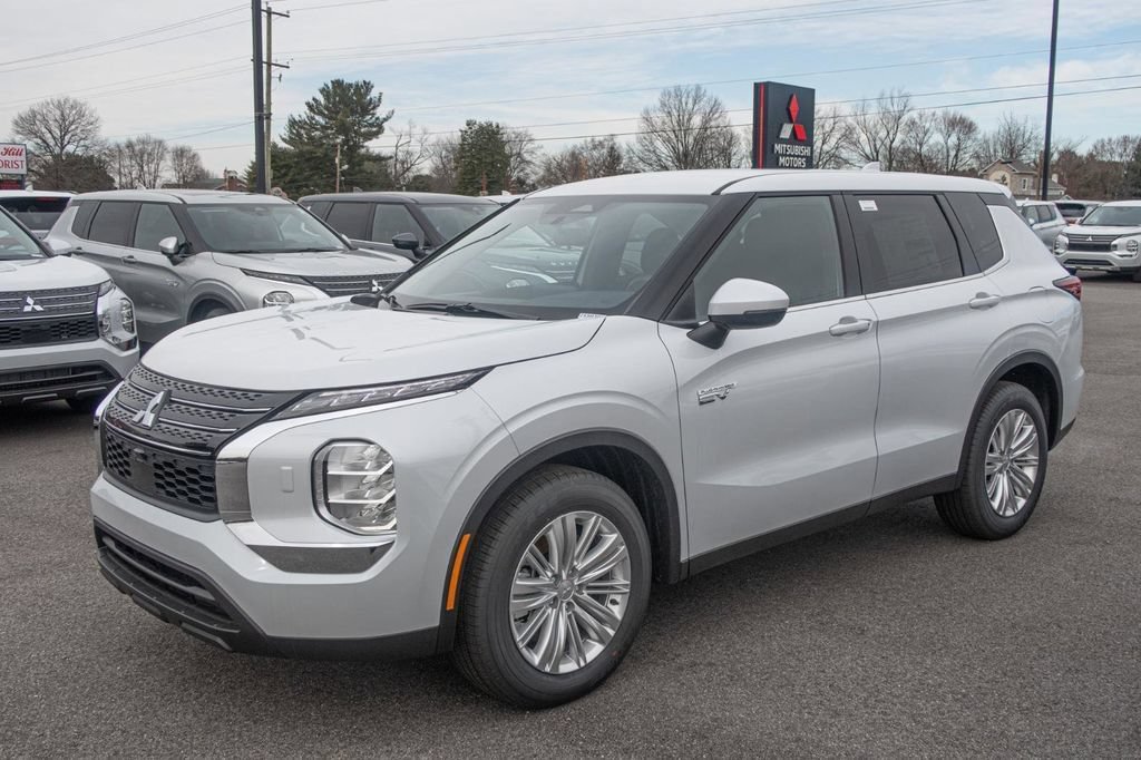 Used 2025 Mitsubishi Outlander ES AWD/4WD image 1