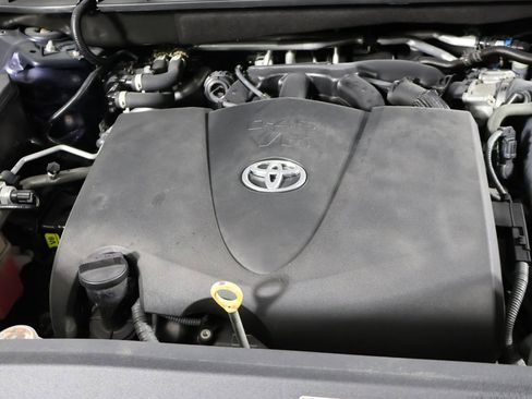 Used 2022 Toyota Highlander XLE image 19