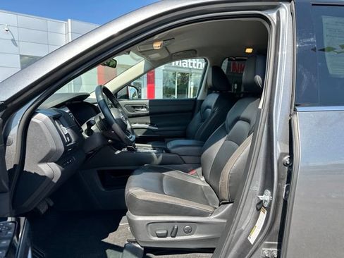 Used 2023 Nissan Pathfinder SL AWD/4WD image 11