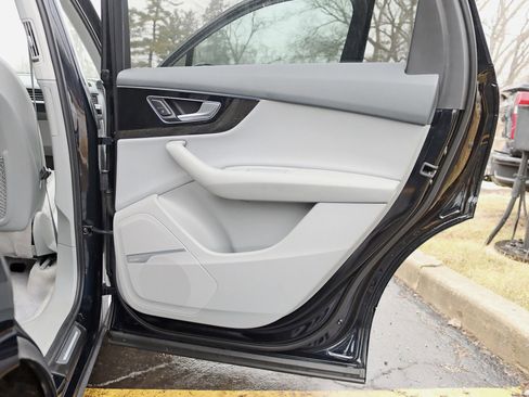 Used 2017 Audi Q7 3.0T Premium Plus image 41