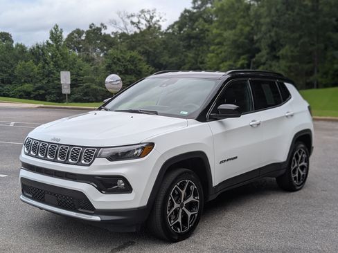 Used 2025 Jeep Compass Limited AWD/4WD image 4