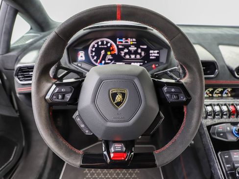 Used 2018 Lamborghini Huracan Performante AWD/4WD image 18