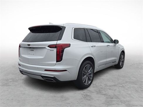 Certified 2022 Cadillac XT6 Premium Luxury image 4