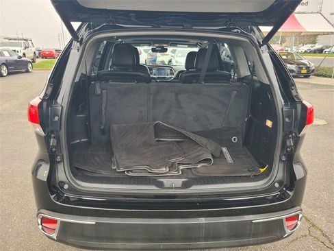 Used 2019 Toyota Highlander image 11