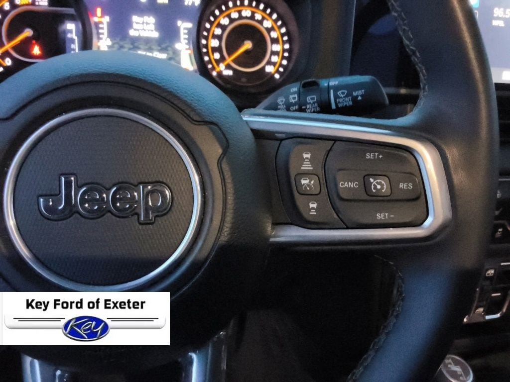 Used 2025 Jeep Wrangler Unlimited Sahara AWD/4WD image 34